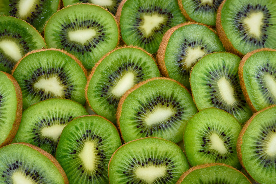 Cómo el kiwi puede ayudarte a dormir mejor: descubre el “somnífero” natural